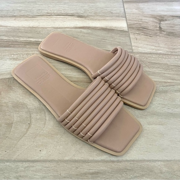 Dolce Vita Shoes - DOLCE VITA Square Toe Flat Sandals Size 8